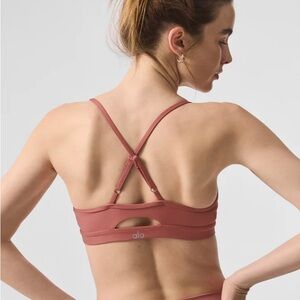 Alo airlift intrigue sports bra in medium